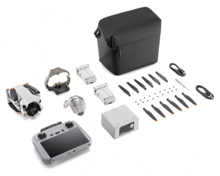Квадрокоптер DJI Mini 4 Pro Fly More Combo (RC2)